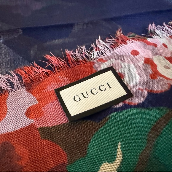 GUCCI Wool Josephine Floral Shawl Blue Multicolor New with Tags and Dust Bag - Picture 8 of 11